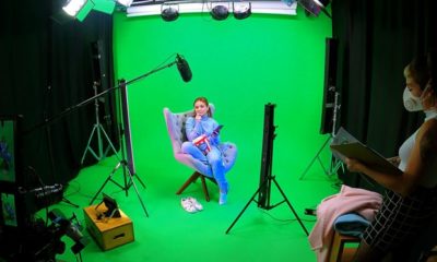 Larissa Manoela apresenta a Lari Cel, sua operadora de telefonia oficial