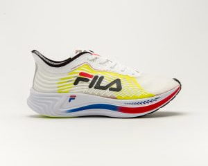 Fila lança o Racer Carbon, tênis de corrida com placa de carbono