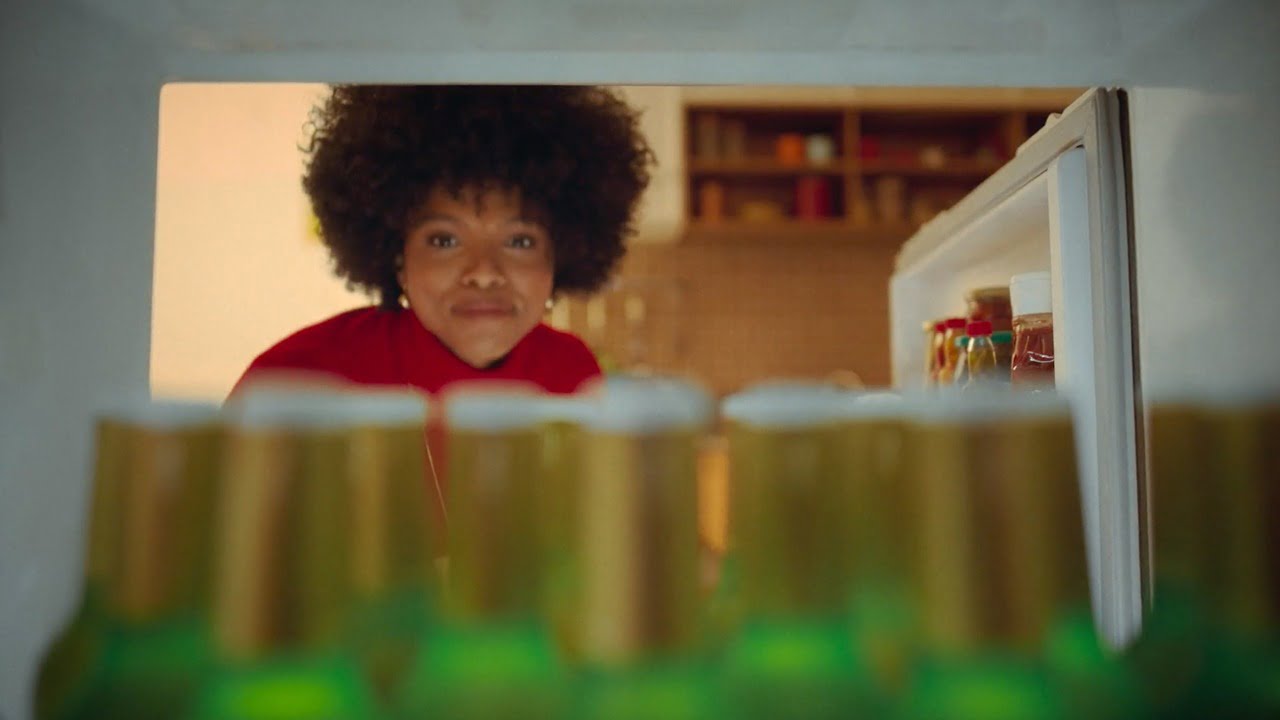 Stella Artois lança campanha que inspira momentos de leveza com sua versão sem glúten