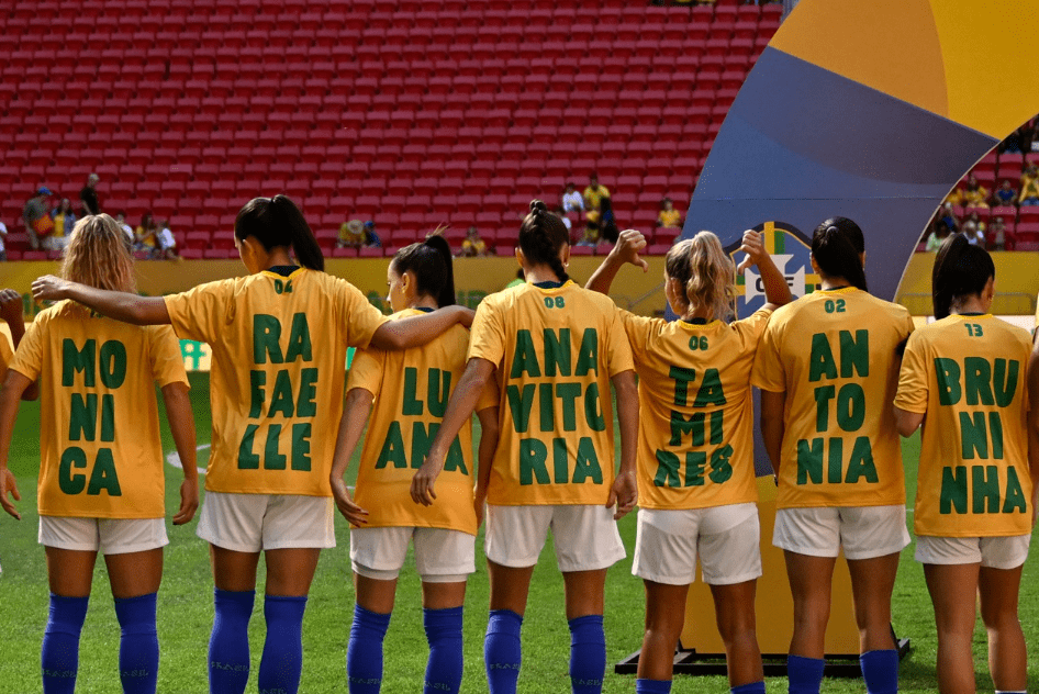 OO Andressa Alves recebe homenagem pelos 100 jogos com a Seleção