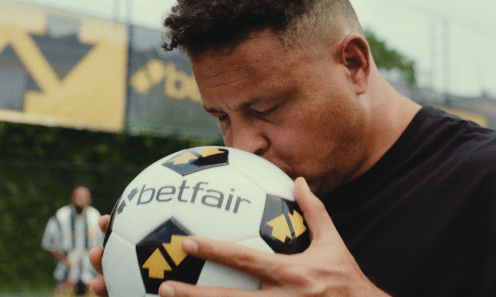 Betfair lança campanha com os ex-jogadores Ronaldo e Rivaldo